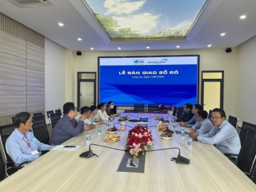 KCN Cầu cảng Phước Đông tổ chức Lễ bàn giao sổ đỏ và Trao tặng quỹ khuyến học Huyện Cần Đước
