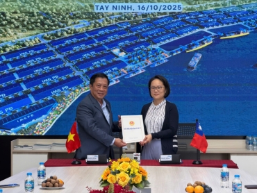 Lễ bàn giao Giấy chứng nhận đăng ký đầu tư & Giấy chứng nhận đăng ký hoạt động chi nhánh